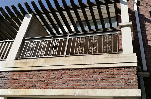 鐵藝陽(yáng)臺(tái)護(hù)欄